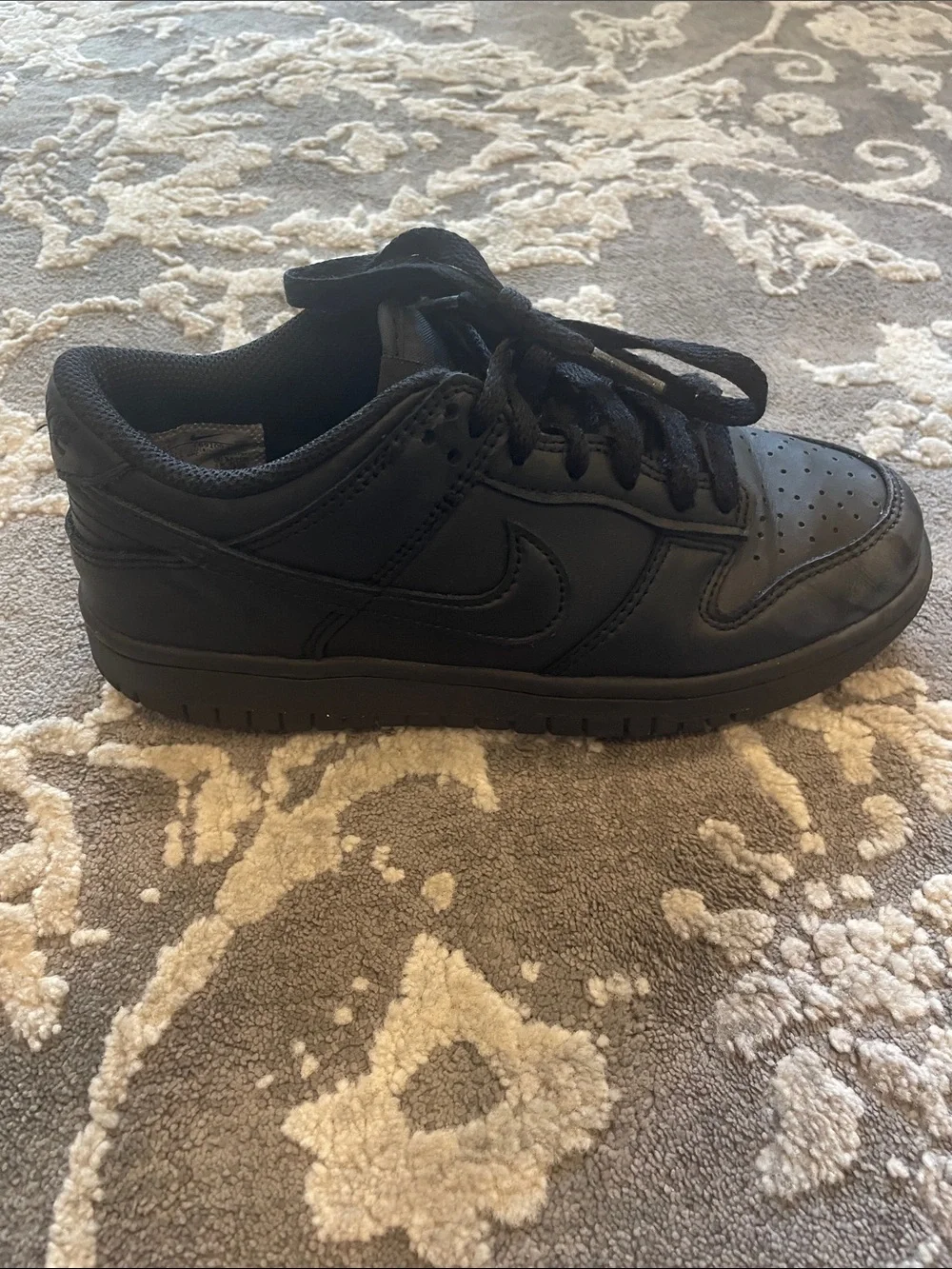 Boy's Nike Black Low-Top Sneakers